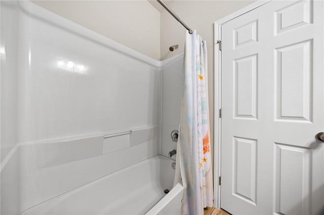 bathroom featuring shower / bath combo