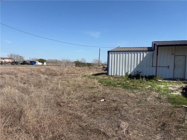 view of yard with an outbuilding and an outdoor structure