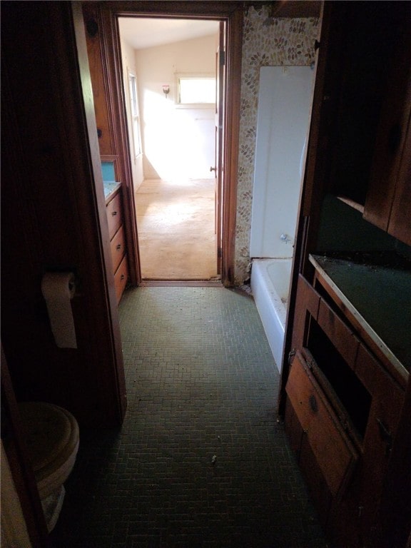 306 S Hall St, Beeville, TX 78102 - full bath featuring vanity, a bathtub, and toilet