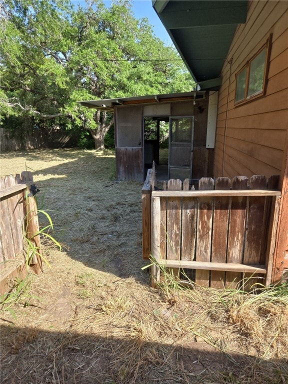 306 S Hall St, Beeville, TX 78102 - view of yard