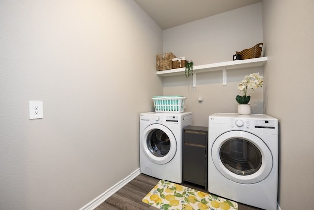 laundry area with dark wood-style floors, laundry area, independent washer and dryer, and baseboards