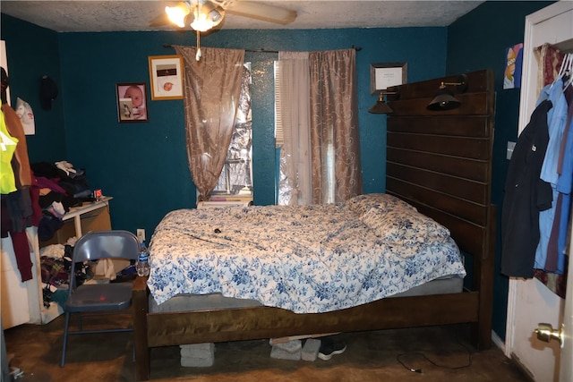 bedroom featuring a textured ceiling and ceiling fan