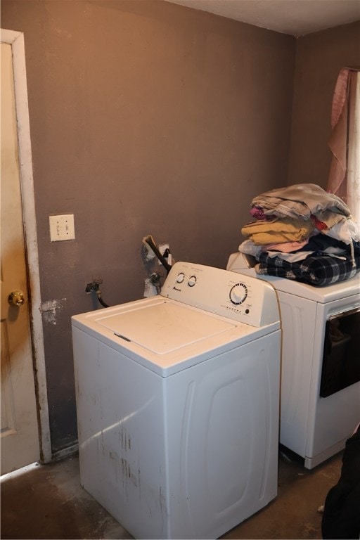 laundry room with washer / dryer