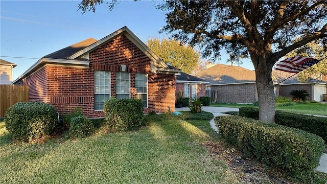 view of front of house with a front lawn