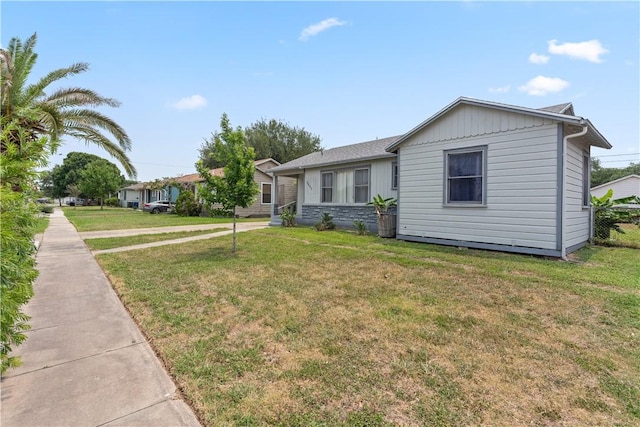 4002 Brawner Pkwy, Corpus Christi, TX 78411 - view of front facade with a front lawn and board and batten siding