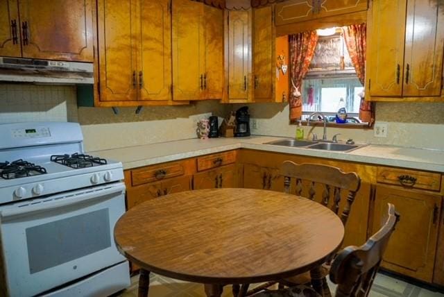 413 W Bennett St, Falfurrias, TX 78355 - photo 6