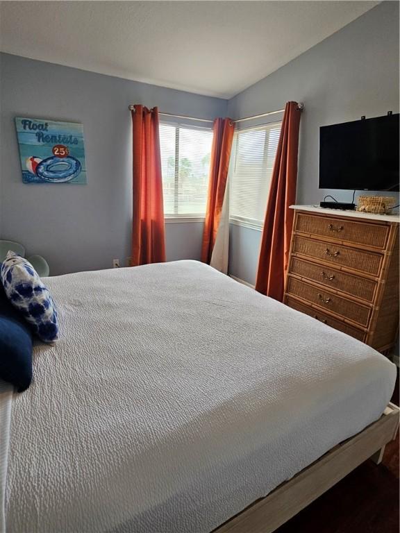 15425 Fortuna Bay Dr Unit 314, Corpus Christi, TX 78418 - bedroom featuring vaulted ceiling