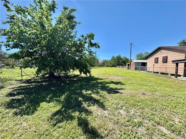 1221 E King Ave, Kingsville, TX 78363 - photo 2