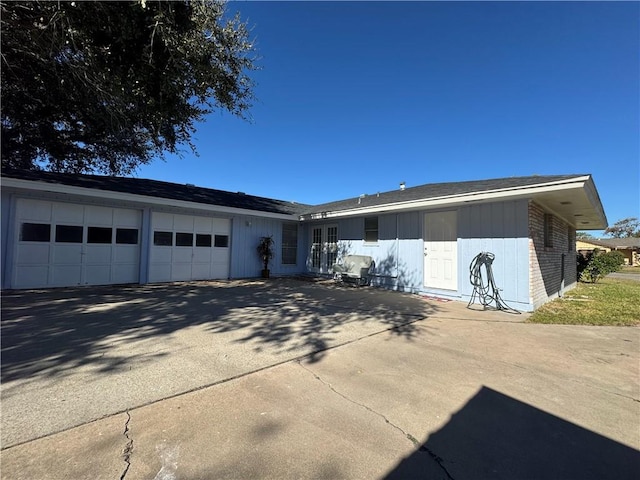 single story home featuring a garage