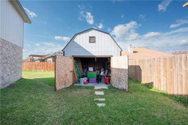 view of outdoor structure featuring a yard