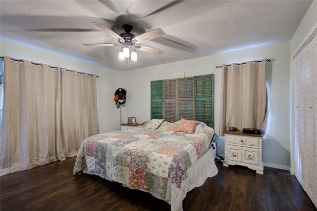 bedroom featuring a textured ceiling, ceiling fan, and dark wood-type flooring