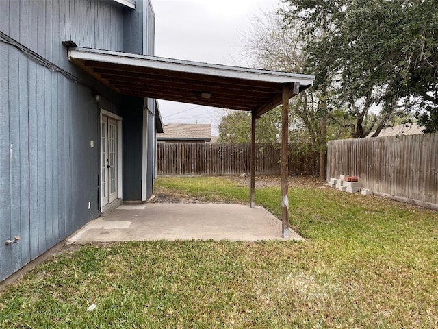 view of yard with a patio area