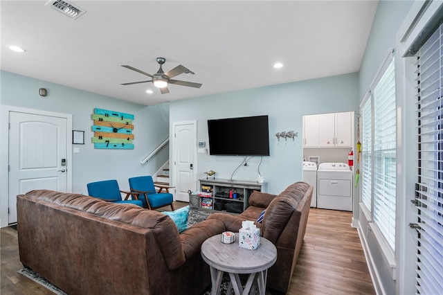 living room featuring washer and clothes dryer, hardwood / wood-style floors, and ceiling fan