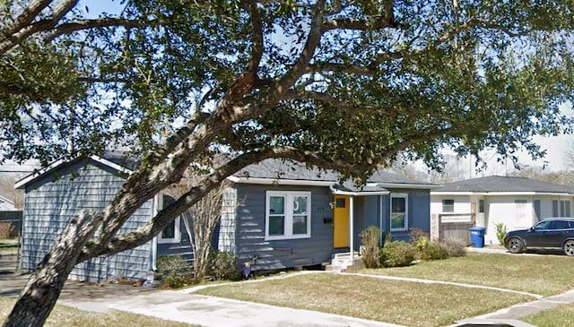 ranch-style house with a front lawn