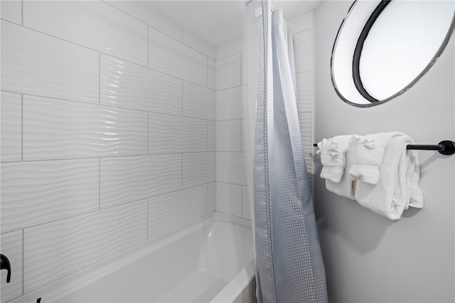 bathroom featuring shower / bathtub combination with curtain