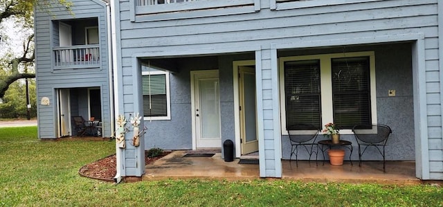 entrance to property with a yard