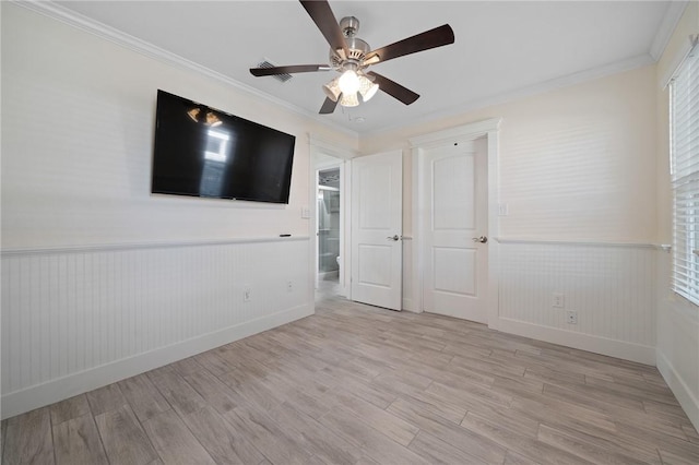 unfurnished bedroom featuring light hardwood / wood-style flooring, ornamental molding, and ceiling fan