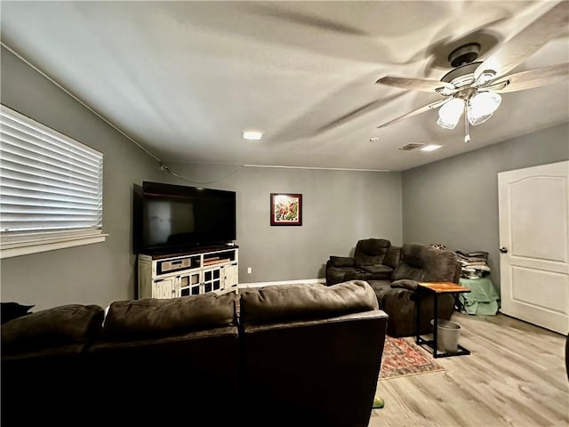 living area featuring light wood finished floors and a ceiling fan