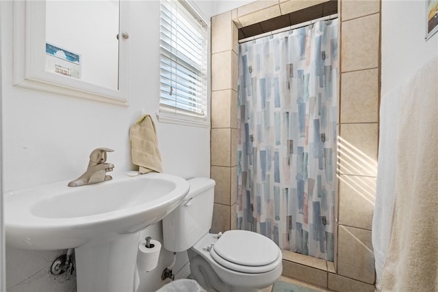 314 Inglewood, Ingleside, TX 78362 - bathroom with toilet and a shower with curtain