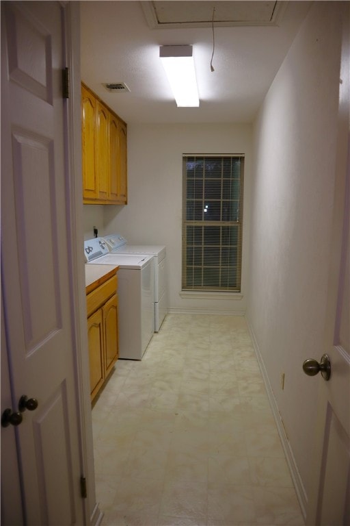 washroom featuring cabinets and washing machine and dryer