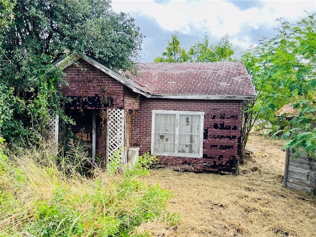 view of outdoor structure