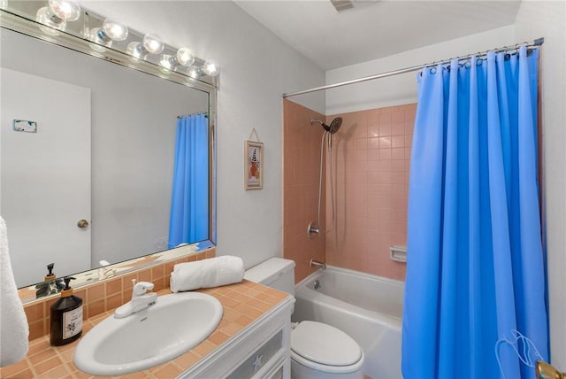 full bathroom featuring shower / bath combination with curtain, vanity, backsplash, and toilet