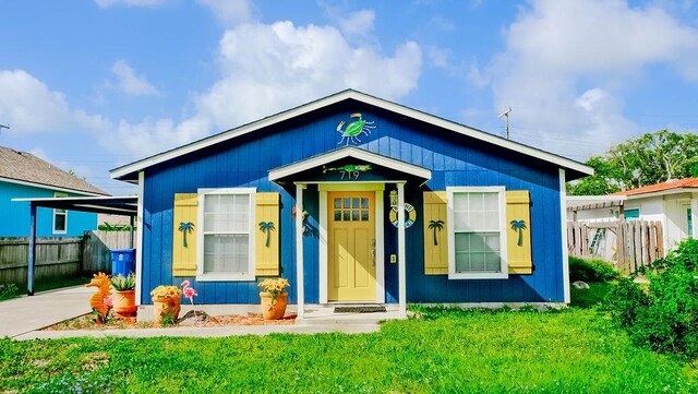 719 E King St, Rockport, TX 78382 - view of front facade