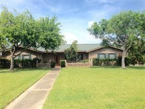 1540 W Deberry Ave, Aransas Pass, TX 78336 - ranch-style home with a front yard