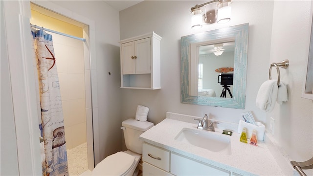 full bath featuring vanity, toilet, and a shower with curtain