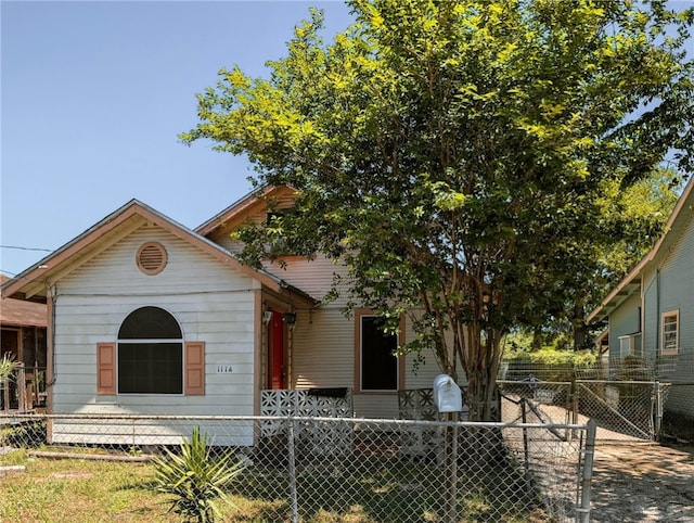 view of front of home featuring a fenced front yard and a gate
