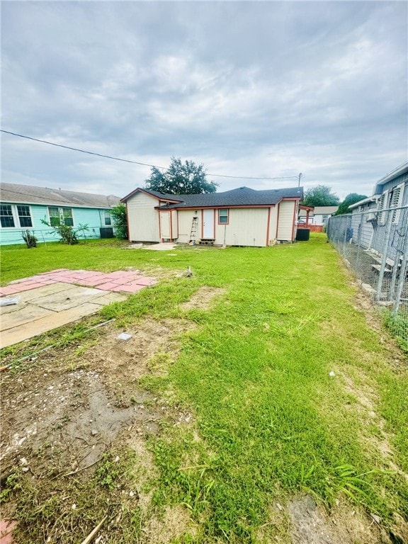 view of yard with a shed