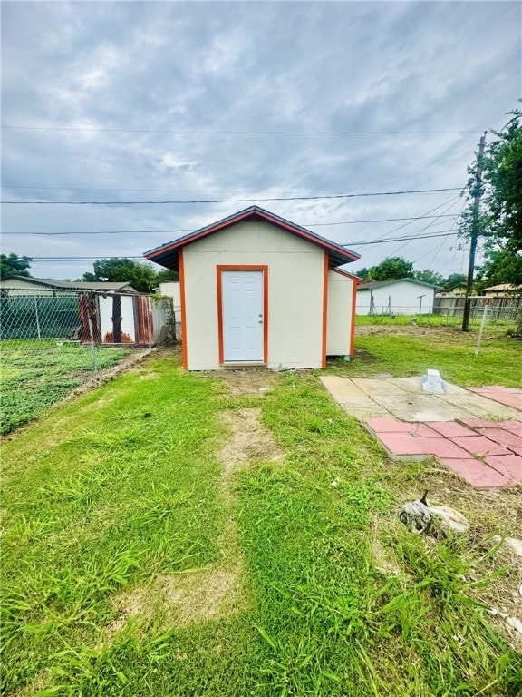 view of outbuilding with a yard