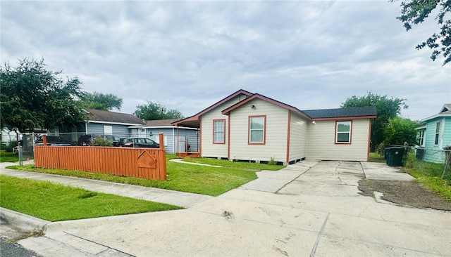 view of front of property with a front lawn