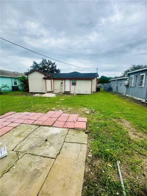 view of yard featuring a shed and a patio