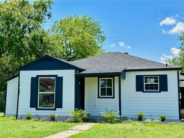 view of front of house with a front yard