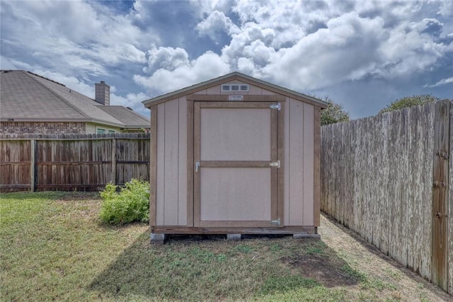 view of outdoor structure featuring a yard