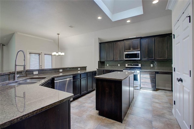 7505 Long S Dr, Corpus Christi, TX 78414 - kitchen featuring stainless steel appliances, a sink, a kitchen island with sink, tasteful backsplash, and a chandelier