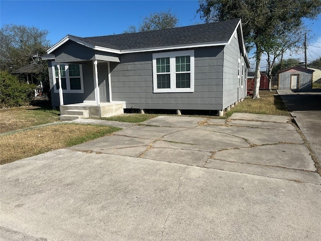 view of front of property featuring a shed