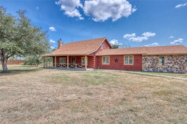 view of front of property with a front yard