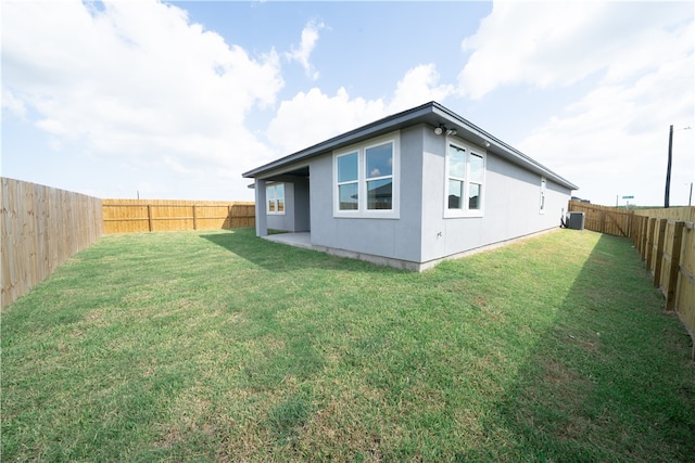 back of house featuring a yard