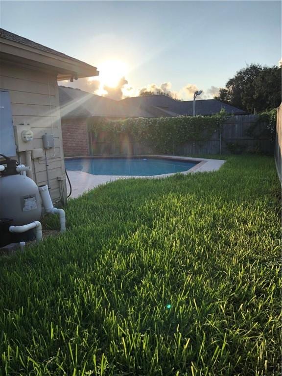 view of yard with a fenced in pool