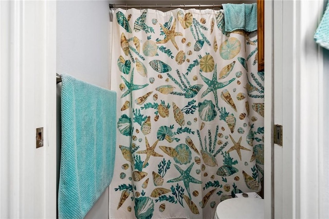 109 Starlight, Ingleside, TX 78362 - full bathroom featuring toilet and a shower with shower curtain