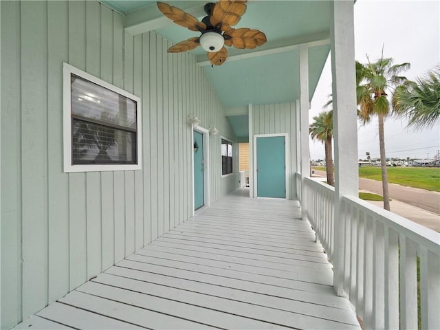 deck with ceiling fan