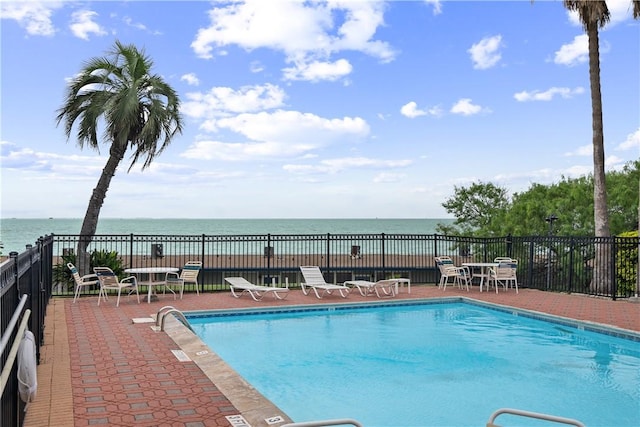 view of pool featuring a water view