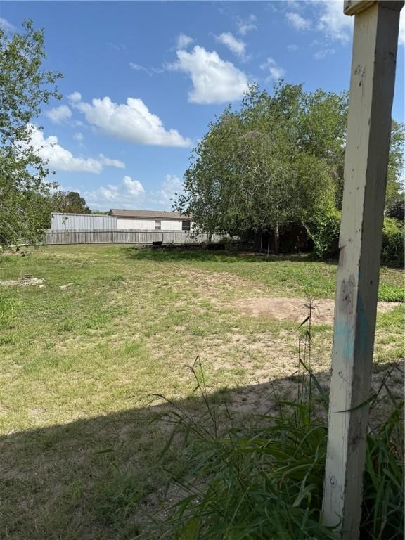 1210 King David Dr, Three Rivers, TX 78071 - view of green lawn