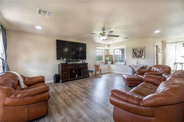 11766 Fm 70, Robstown, TX 78380 - living area featuring a ceiling fan, wood finished floors, and recessed lighting