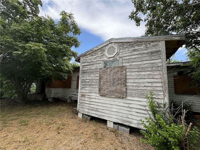 view of outbuilding