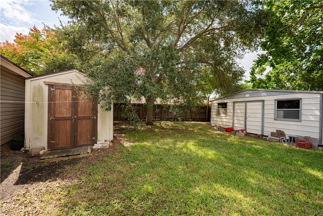 view of yard with a storage unit