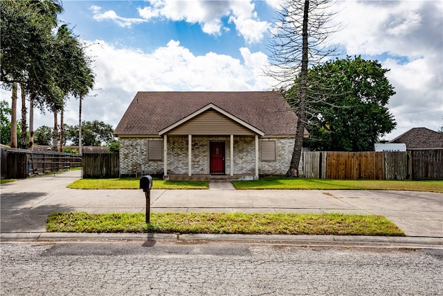 view of front facade with a front lawn