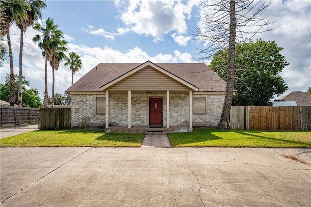 view of front facade with a front yard